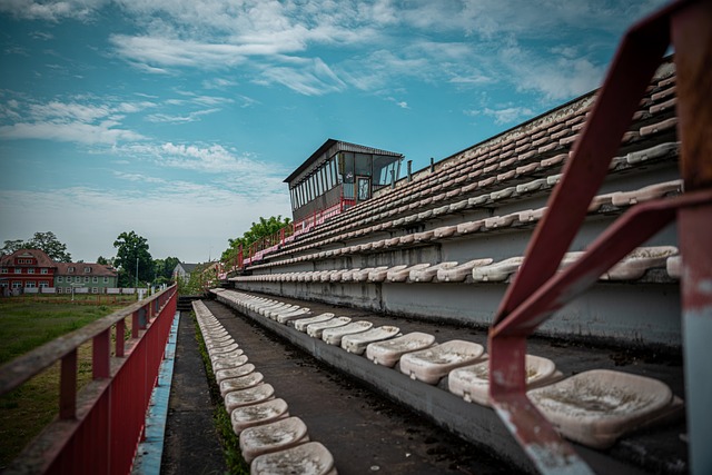 应是一场硬 应是一场硬